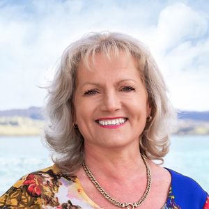 Photo of Lisa Gray
