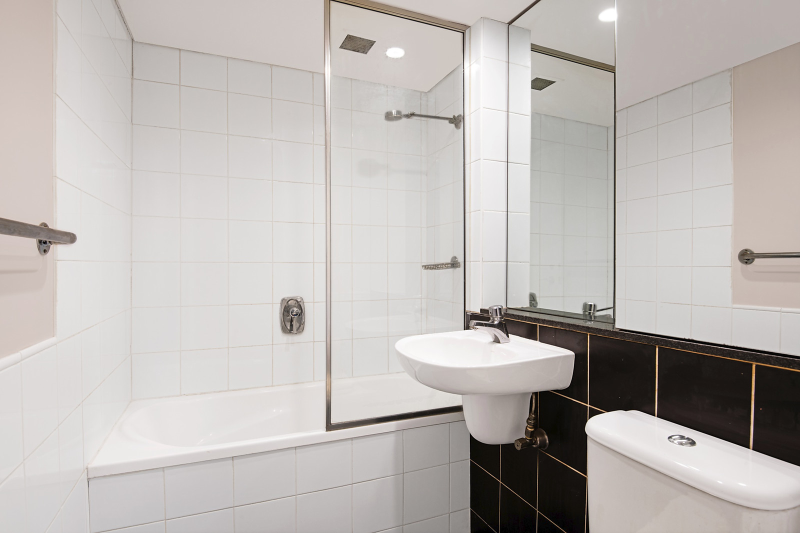 18/29-31 Cook Street, Glebe For Sale by Sydney Sotheby's International Realty - image 6