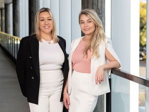 Photo of Jayne & Aly