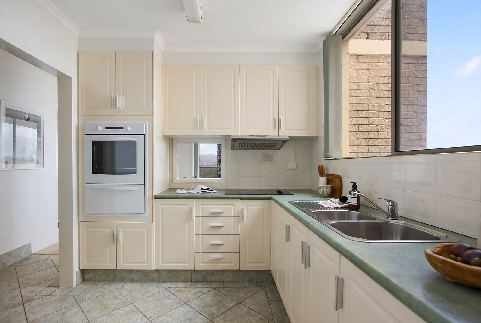 21/11-15 Ocean Street, Wollongong Auction by Sydney Sotheby's International Realty - image 3