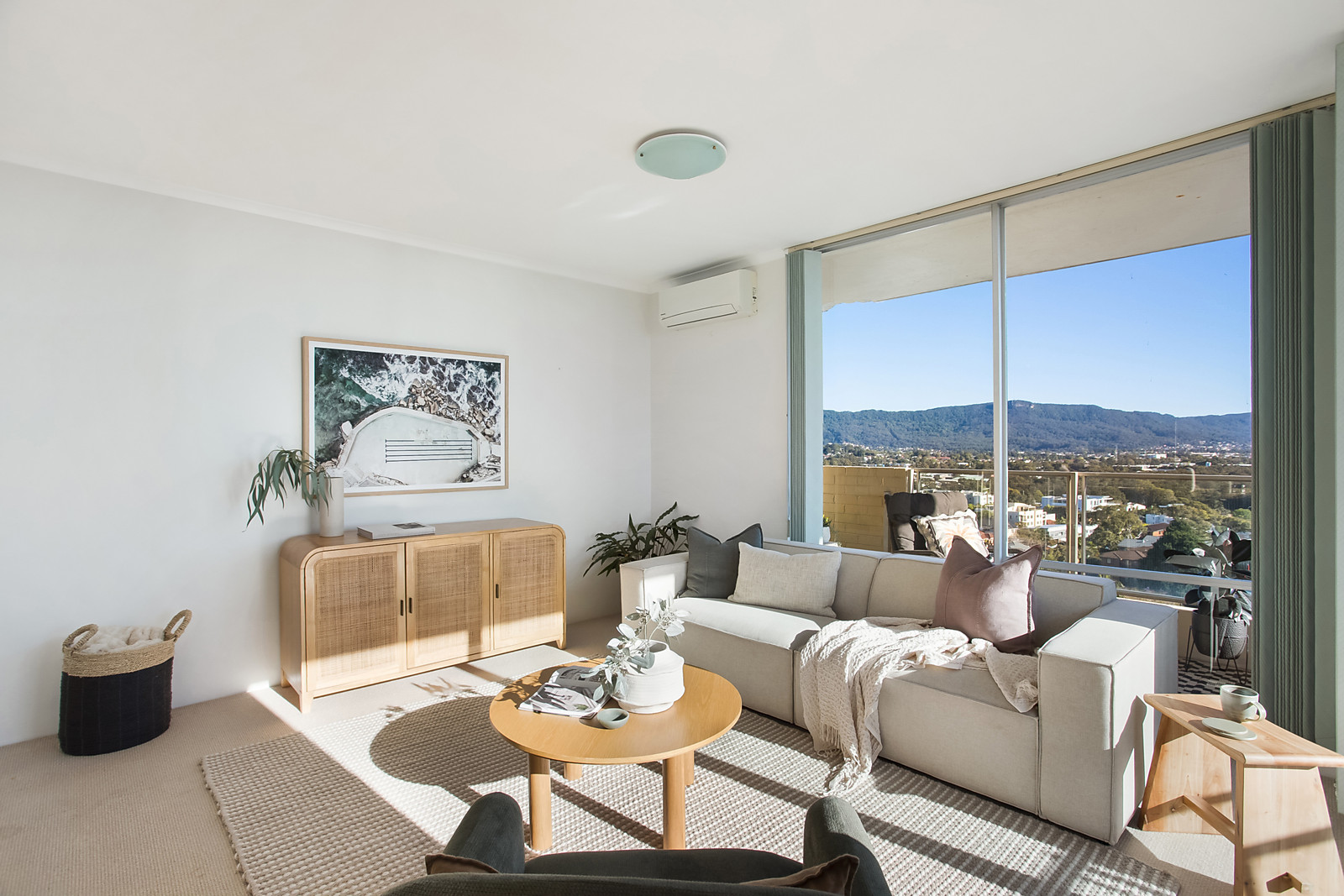 21/11-15 Ocean Street, Wollongong Auction by Sydney Sotheby's International Realty - image 2
