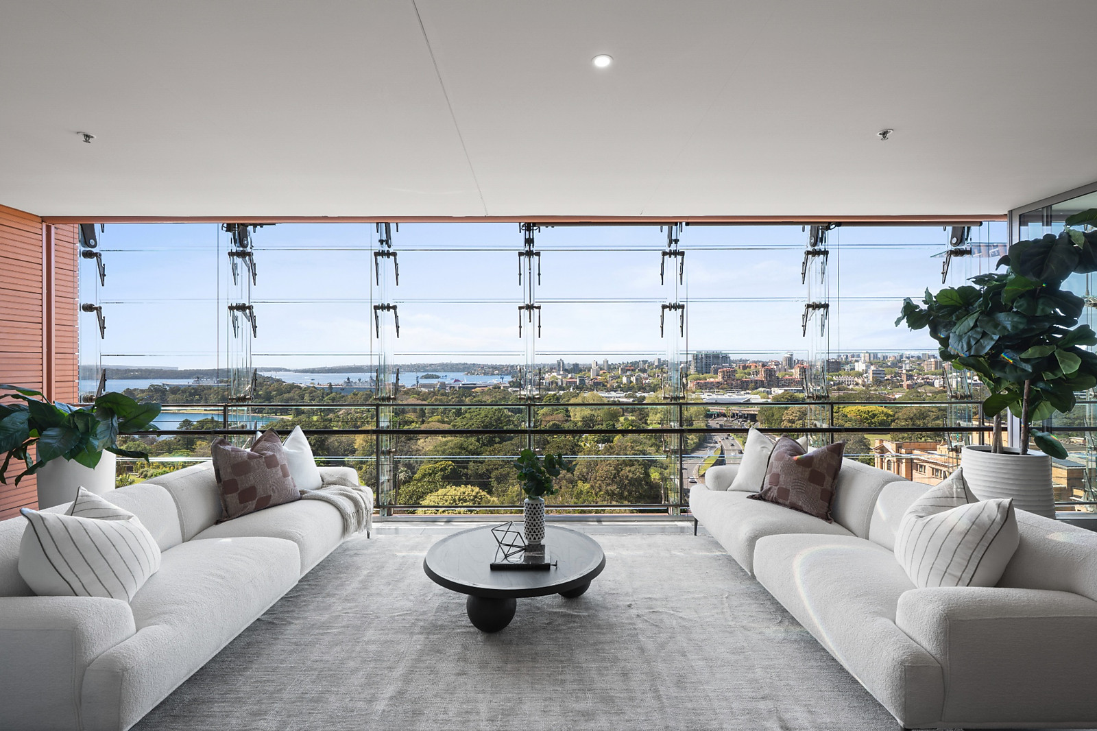 53/155 Macquarie Street, Sydney For Sale by Sydney Sotheby's International Realty - image 2
