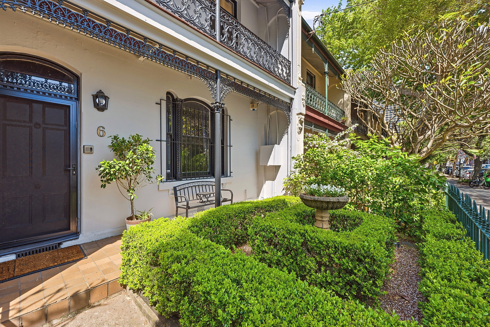 6 Crown Street, Woolloomooloo Auction by Sydney Sotheby's International Realty - image 2