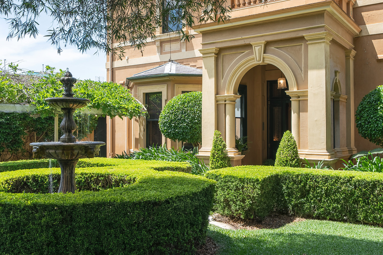 10 Dunara Gardens, Point Piper For Sale by Sydney Sotheby's International Realty - image 2