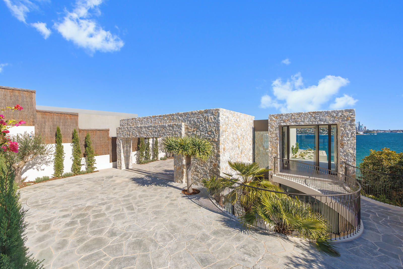 2A Bayview Hill Road, Rose Bay For Sale by Sydney Sotheby's International Realty - image 2