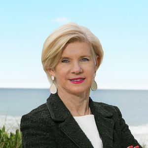 Photo of Julie Pearson