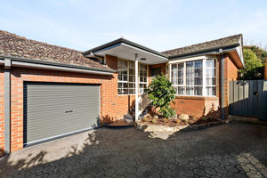 Photo of Erin Jones Test5