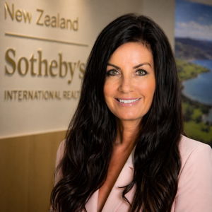 Photo of Carolyn Hanson