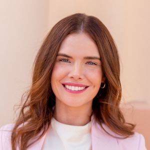 Photo of Holly Jones