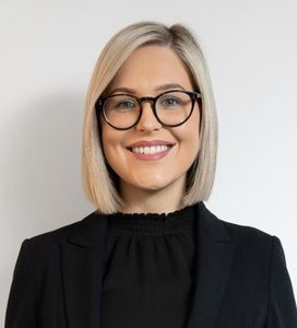 Photo of Julia Warren