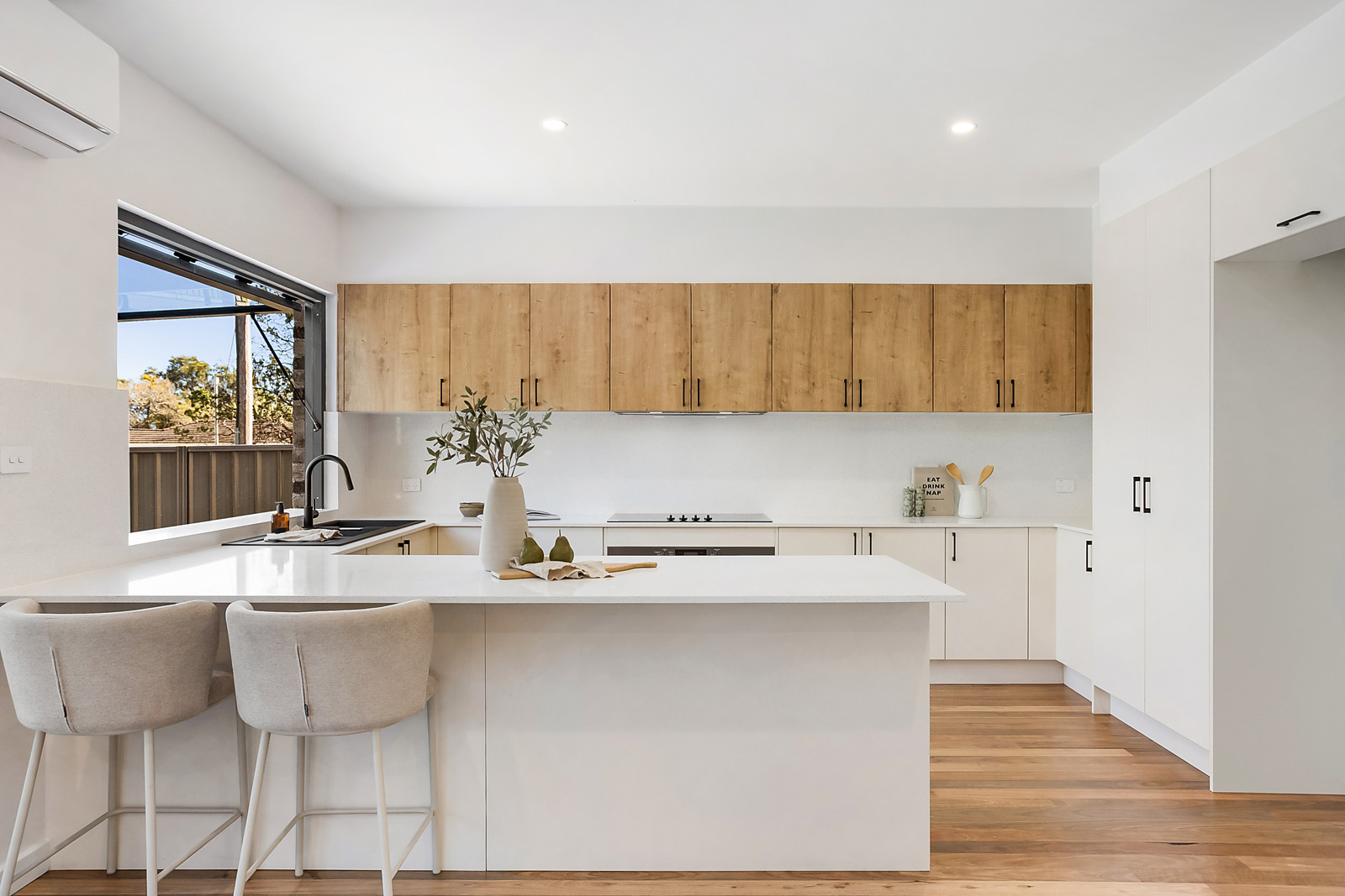 1/8 & 2 The Boulevarde, Oak Flats Auction by Sydney Sotheby's International Realty - image 3