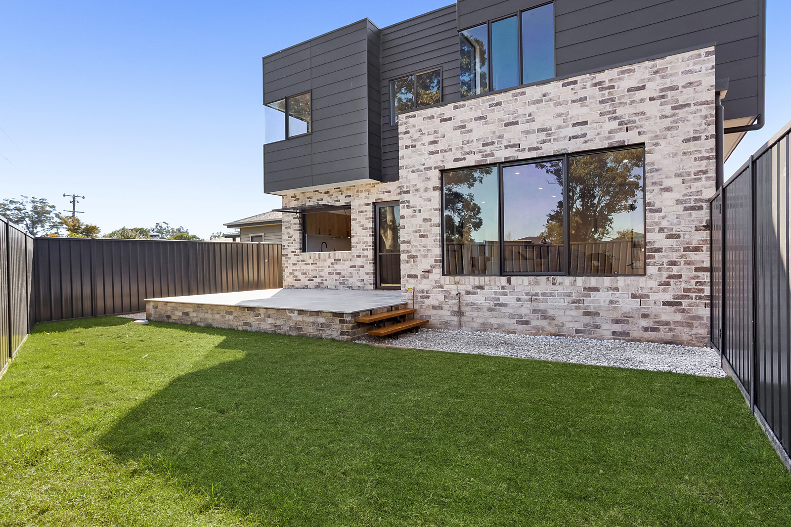 1/8 & 2 The Boulevarde, Oak Flats Auction by Sydney Sotheby's International Realty - image 8