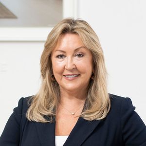 Photo of Tracey Dixon