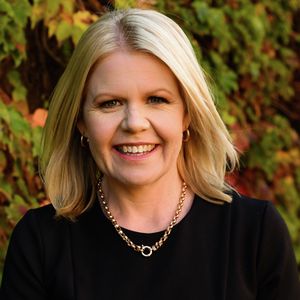 Photo of Susan Roser