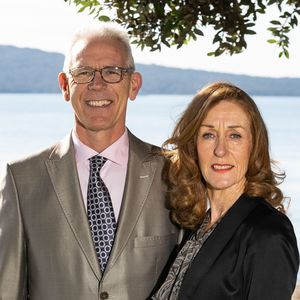 Photo of Simon and Glynn Pritchett
