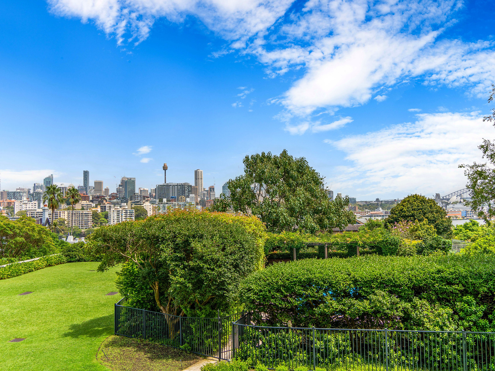 2/60 Darling Point Road, Darling Point For Sale by Sydney Sotheby's International Realty