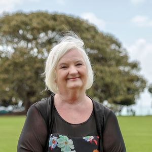 Photo of Lesley Harris