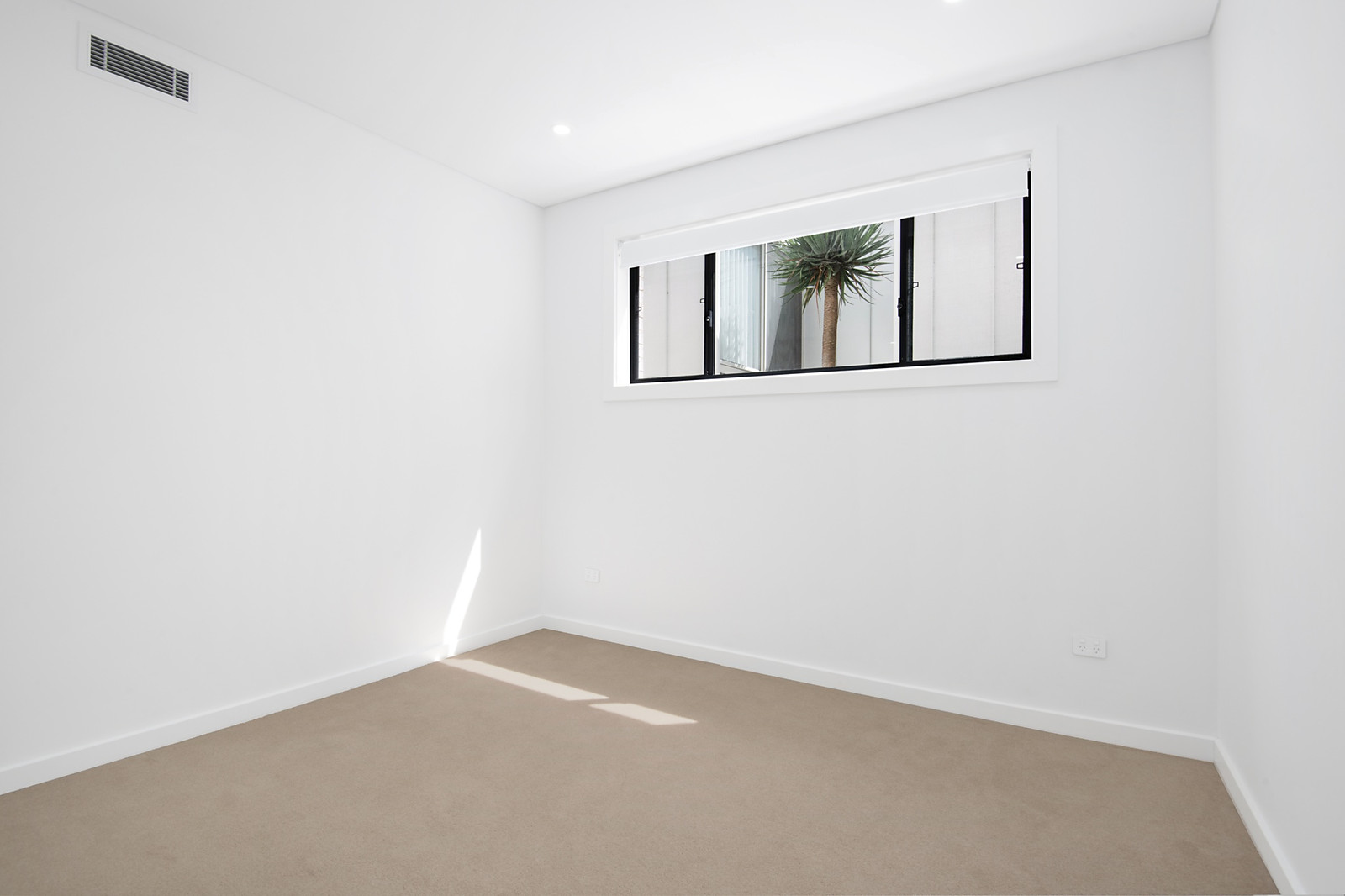 8A Yowie Avenue, Caringbah South For Sale by Sydney Sotheby's International Realty - image 9