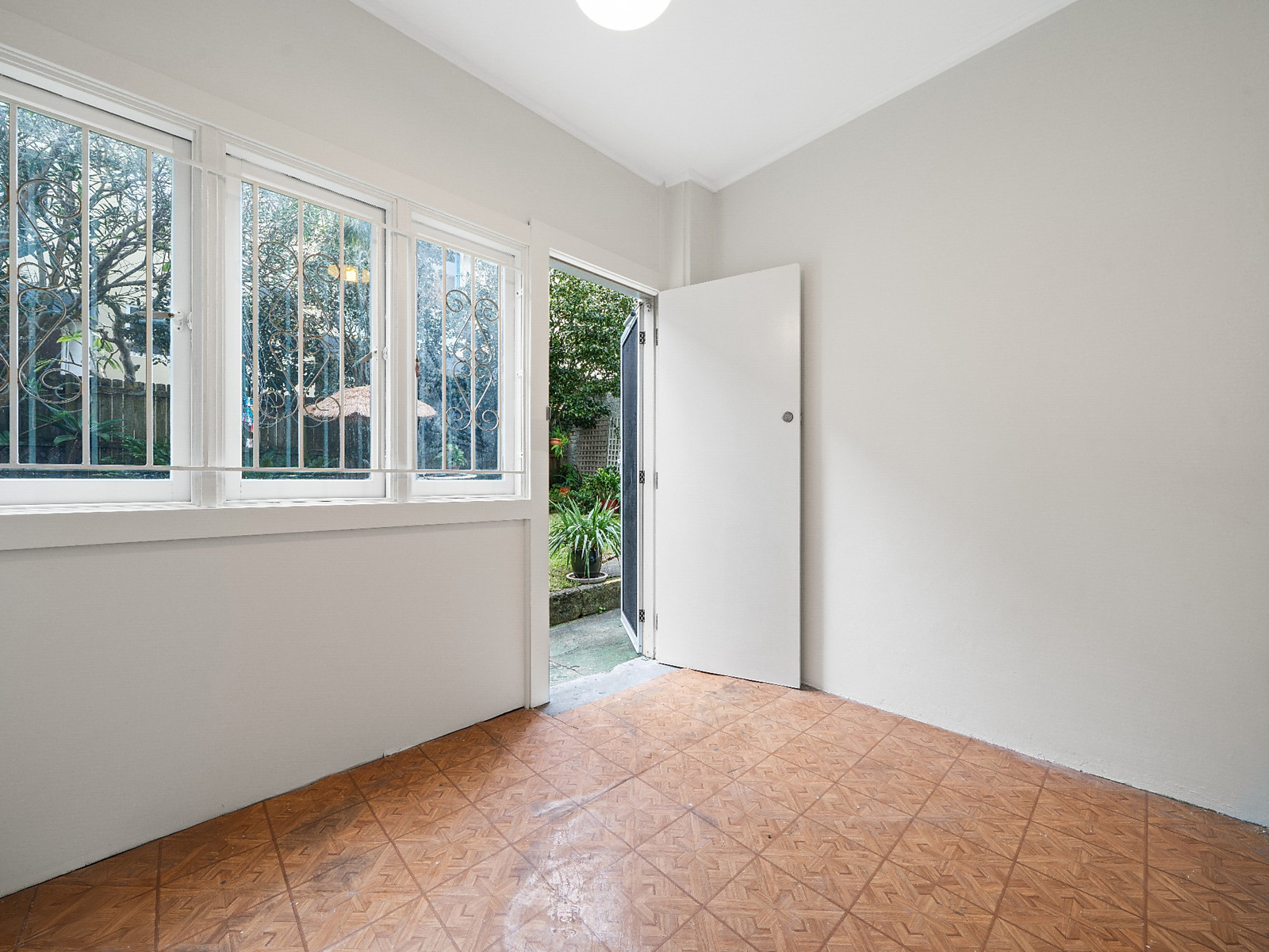 2/3 Military Road, Watsons Bay Auction by Sydney Sotheby's International Realty - image 5