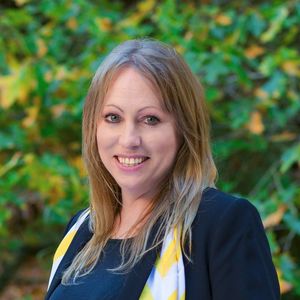 Photo of Rachael Harris