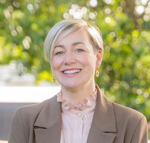 Photo of Robyn Ellson