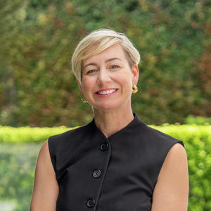 Photo of Robyn Ellson