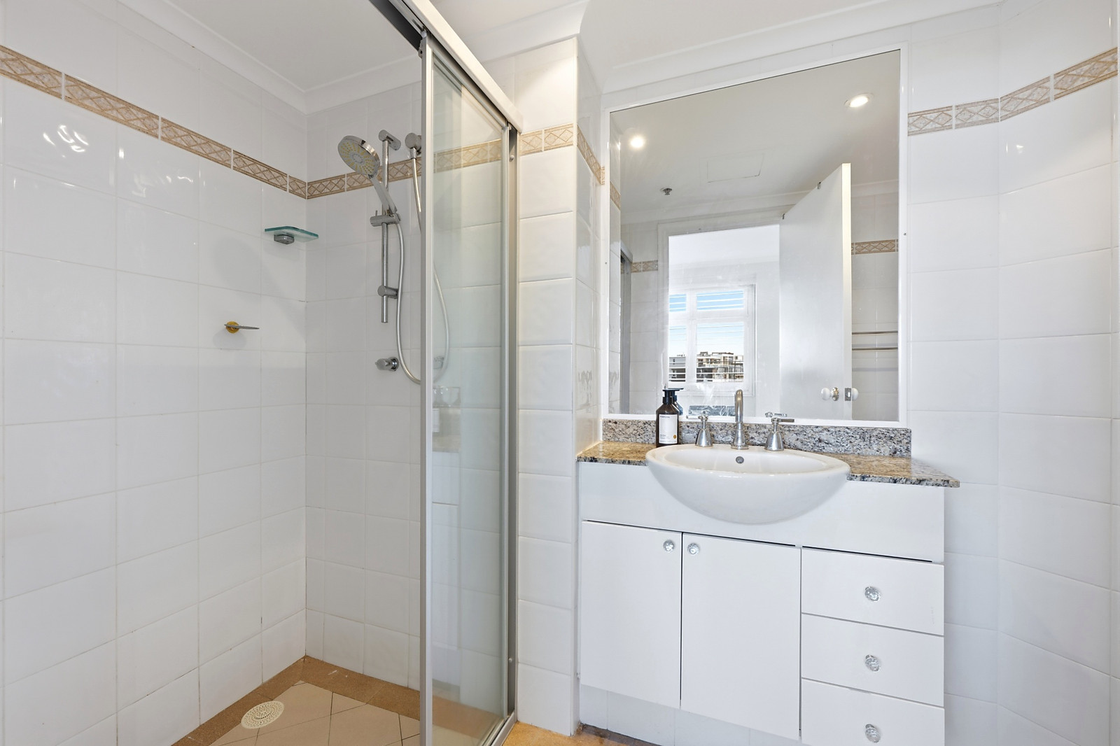 54/2A Hollywood Avenue, Bondi Junction Sold by Sydney Sotheby's International Realty - image 9